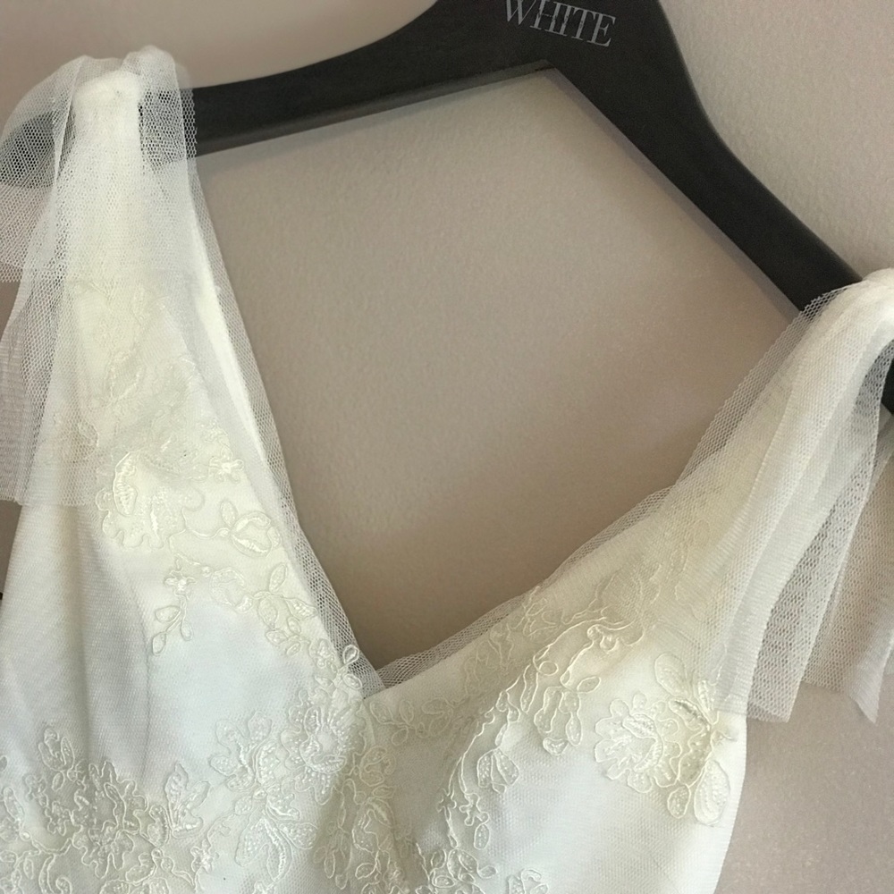 Vera Wang White collection V-neck gown in ivory.